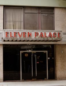 Muka bangunan atau pintu masuk Eleven Palace Hotel