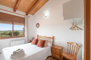 Postel nebo postele na pokoji v ubytování Casa Les Vinyes + 34 fotografií