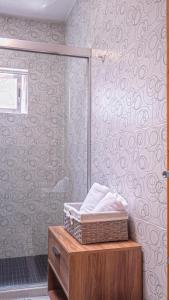 a bathroom with a shower with a mattress on a table at Cómodas habitaciones a 5 min del Centro Histórico in Hércules