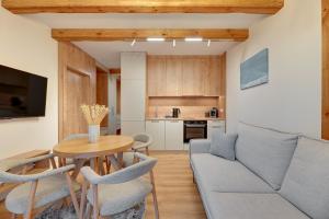 Kuchyňa alebo kuchynka v ubytovaní Merwede Residence - 100 metrów od plaży by Downtown Apartments