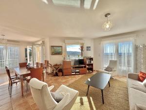 Posezení v ubytování Villa "Regalu" vue mer Molini Porticcio