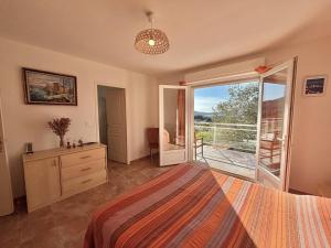 Postel nebo postele na pokoji v ubytování Villa "Regalu" vue mer Molini Porticcio