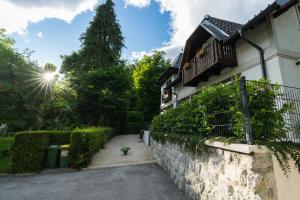 a driveway leading to a house with a balcony at UpArt Bled in Bled