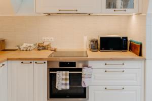 A kitchen or kitchenette at Panorama Vine House