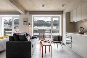 a living room with a couch and a table at Casa Cima in Ushuaia