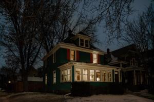 Fotografie z fotogalerie ubytování Family Friendly-Near Grand Ave-Hot Tub-King Beds v destinaci Saint Paul