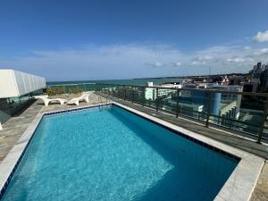 a swimming pool on the roof of a building at 2 quartos em Tambaú vizinho a padaria Bonfim AH707 in Tambaú