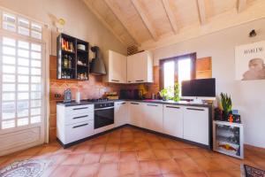 Η κουζίνα ή μικρή κουζίνα στο Casa la torre +17 φωτογραφίες