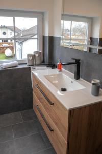 Dapur atau dapur kecil di Ferienhaus "Familytime" mit großem Garten +56 gambar