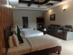 Un pat sau paturi într-o cameră la New Chancery Hotel 77-k