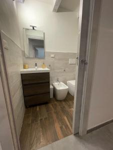 a bathroom with a sink and a toilet and a mirror at airport apartments camera relax in San Maurizio Canavese +11 photos