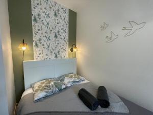 Postel nebo postele na pokoji v ubytování Le familial proche gare