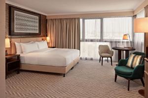 Postel nebo postele na pokoji v ubytování Hilton Vienna Park