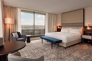 Postel nebo postele na pokoji v ubytování Hilton Vienna Park
