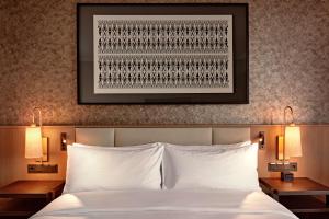 Postel nebo postele na pokoji v ubytování Hilton Vienna Park