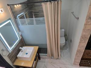 Koupelna v ubytování NEKST Hotel Ibadan