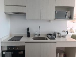 Köök või kööginurk majutusasutuses HOM I Depto 1D1B Frente al Mall con Terraza Vista al Mar 2312