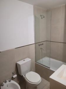 a bathroom with a toilet and a shower and a sink at Departamento centro in Paraná +7 photos