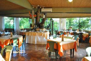 Reštaurácia alebo iné gastronomické zariadenie v ubytovaní La Lanterna di Guiglia