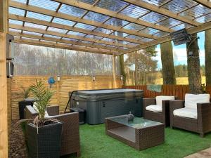 Khu vực ghế ngồi tại North Lodge Holiday Home, Hot Tub & Sauna