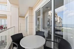 Balkón nebo terasa v ubytování Beach View - Coastal View 2BR condo - LV505