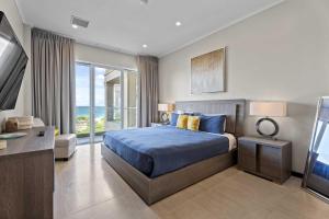 Postel nebo postele na pokoji v ubytování Beach View - Coastal View 2BR condo - LV505
