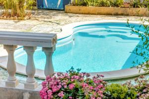 The swimming pool at or close to Apartamento La Cabanya 2d
