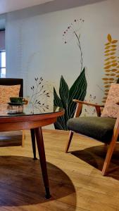 A desire for Bohemia, well-being and massages!的休息区