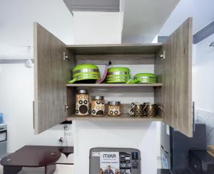 Příslušenství pro přípravu čaje a kávy v ubytování Upmax Cosy Home
