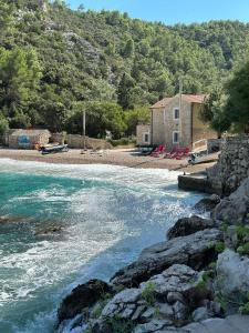 Gallery image of Zen-Pok House on the Beach - Pokrivenik in Zastražišće