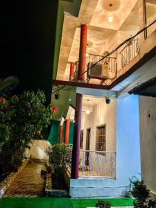 Balkoni atau teres di Grand 1Bhk 8 Apartment by Natures Haven