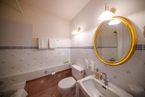 Koupelna v ubytování Albergo Ristorante Grotto Miralago