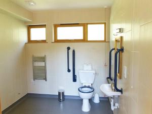 Vannituba majutusasutuses Ardgartan Argyll Cabins - Forest Holidays