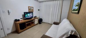 Televisyen dan/atau pusat hiburan di Apartamento Centro de Rio Grande