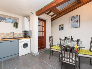 a kitchen with a table and a washing machine at Spacious one bed house with parking - Pass the Keys in Bath