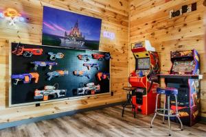Herní místnost v ubytování FUN Heated Pool Cabin - Walk To Parkway