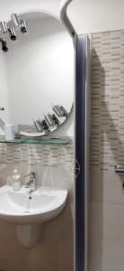 A bathroom at BB dalla zia