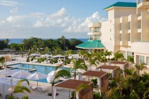 Bazén v ubytování JOIA Aruba by Iberostar nebo v jeho okolí