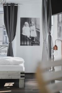 a bedroom with a bed and a picture of two girls at Albergo Diffuso Porrentruy in Porrentruy