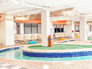 Bazén v ubytování Tropical Suite at Oceanfront Resort w Lazy River nebo v jeho okolí