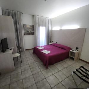 TV a/nebo společenská místnost v ubytování Ahr Hotel Antille