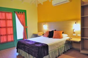 Кровать или кровати в номере Hosteria Canoa