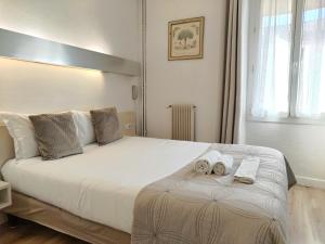 Postel nebo postele na pokoji v ubytování Logis Hôtel La Bastide d'Entraigues