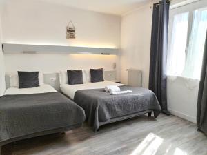 Postel nebo postele na pokoji v ubytování Logis Hôtel La Bastide d'Entraigues