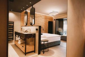 Postel nebo postele na pokoji v ubytování Familotel Kindl + 37 fotografií