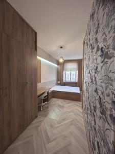 Posteľ alebo postele v izbe v ubytovaní New Modern Comfort in the Heart of Bratislavas Old Town
