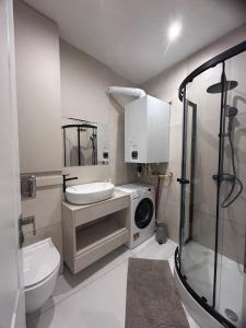 Kúpeľňa v ubytovaní New Modern Comfort in the Heart of Bratislavas Old Town