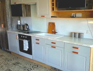Dapur atau dapur kecil di POD1 Family Glamping with seaview & Wi-Fi