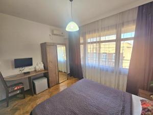 TV a/nebo společenská místnost v ubytování Hotel Home