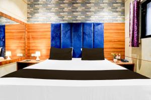Voodi või voodid majutusasutuse Hotel O Shiv Sai Residency Lodging & Boarding toas